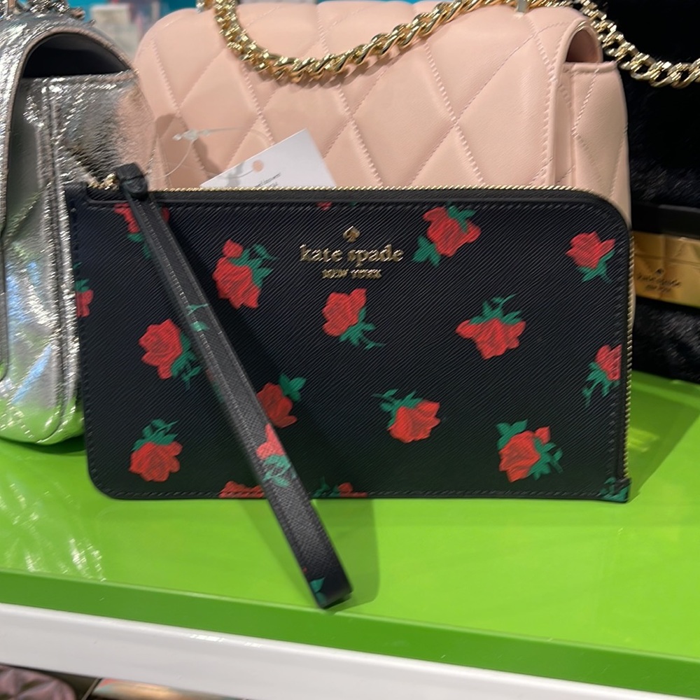 Kate Spade Lucy Medium L-Zip Wristlet
COLOR:
Black Multi
NWT - Picture 4 of 16